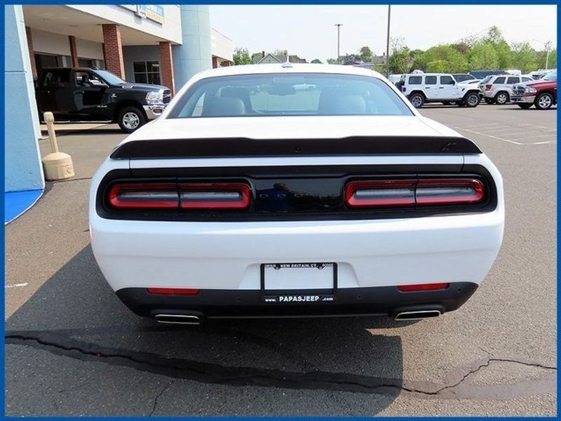 2023 Dodge Challenger SXTImage 6