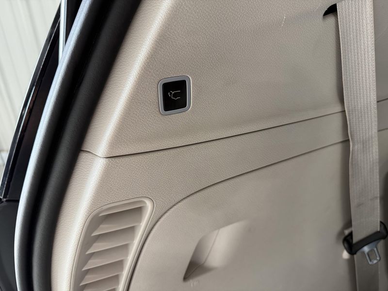 Used 2018 Chrysler Pacifica Touring LImage 6