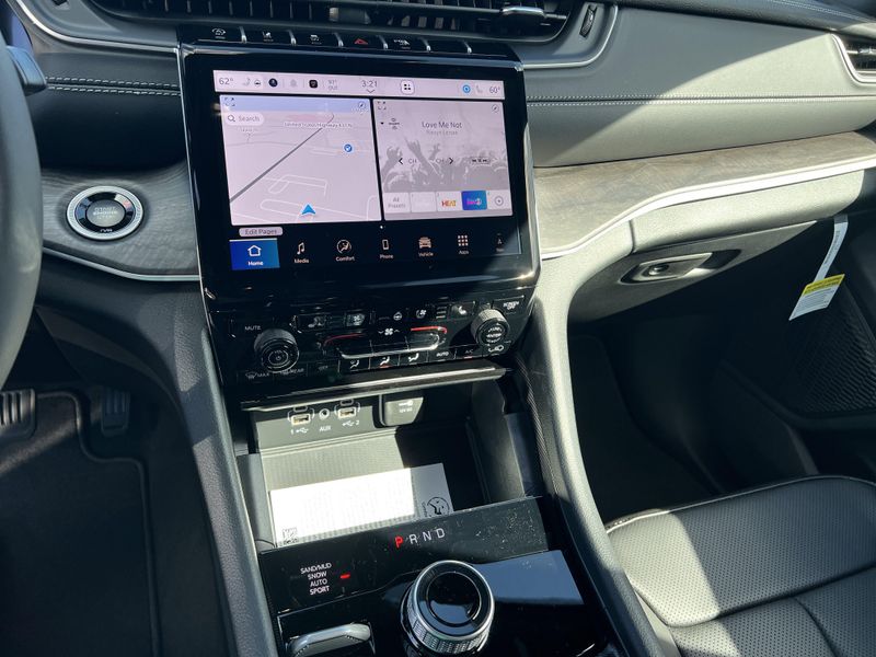 New 2025 Jeep Grand Cherokee L Limited 4x4Image 21