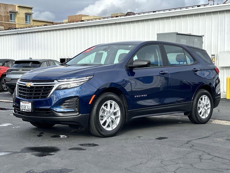 Used 2022 Chevrolet Equinox LSImage 2