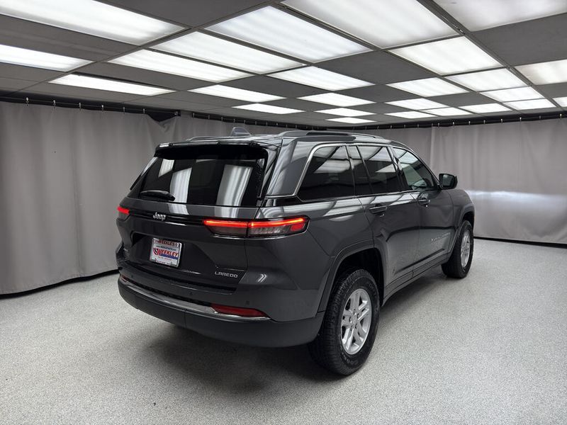 New 2025 Jeep Grand Cherokee Laredo 4x4Image 3