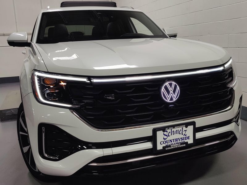 Used 2025 Volkswagen Atlas Cross Sport SEL Premium AWD R-LineImage 2