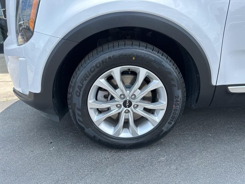2022 Kia Telluride LXImage 11