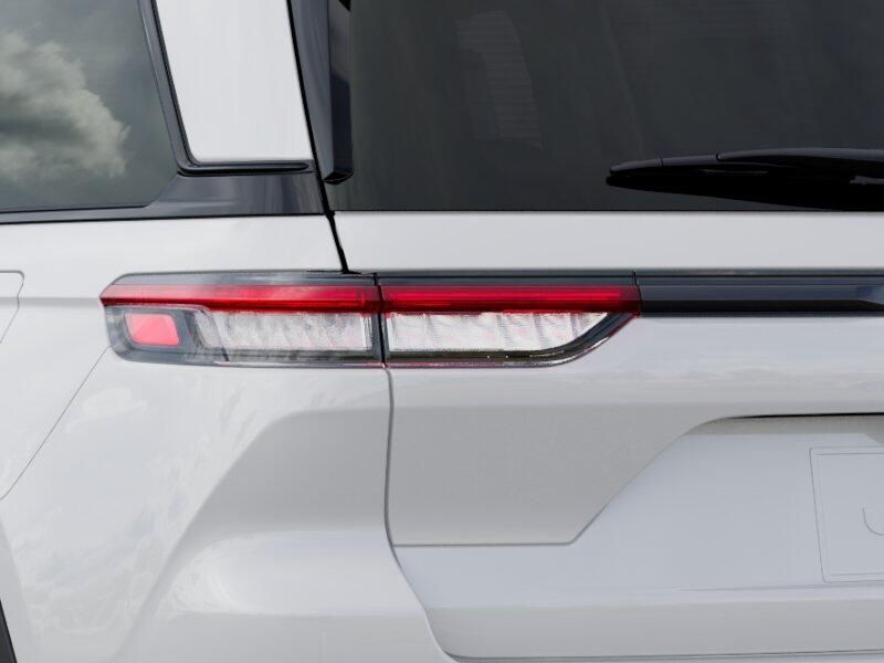 New 2027 Jeep Grand Cherokee Laredo X 4x2Image 9