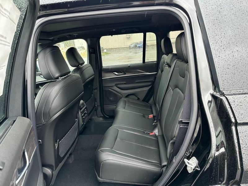 2025 Jeep Grand Cherokee Limited 4x4Image 13
