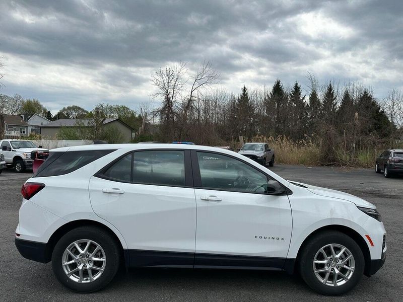 2022 Chevrolet Equinox LSImage 10