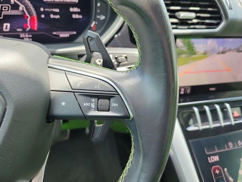 2020 Lamborghini Urus photo 21