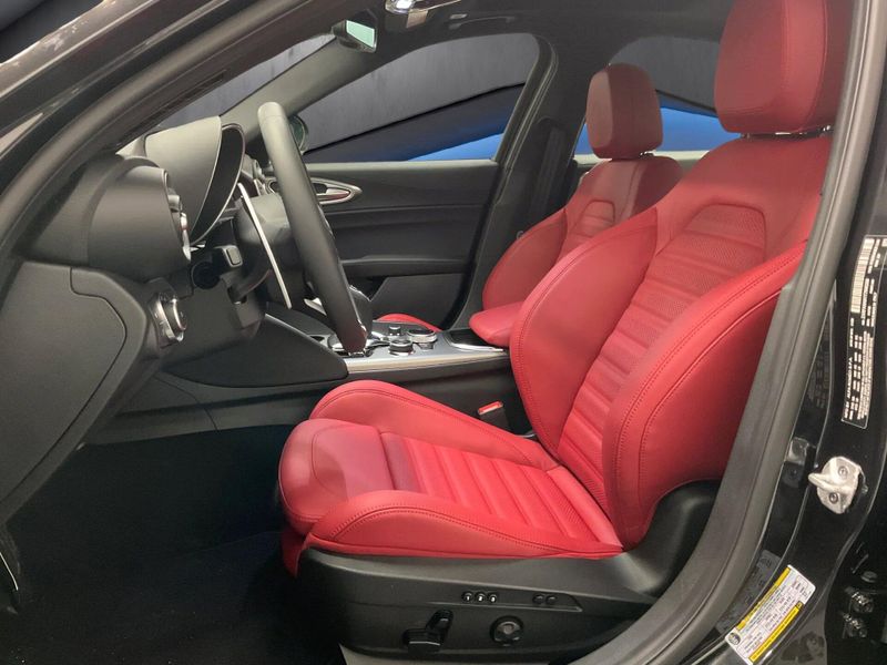 New 2026 Alfa Romeo Giulia AwdImage 4