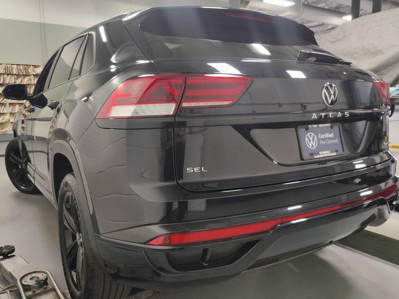 Used 2023 Volkswagen Atlas Cross Sport SEL R-Line Black AWD w/Sunroof/NavImage 13