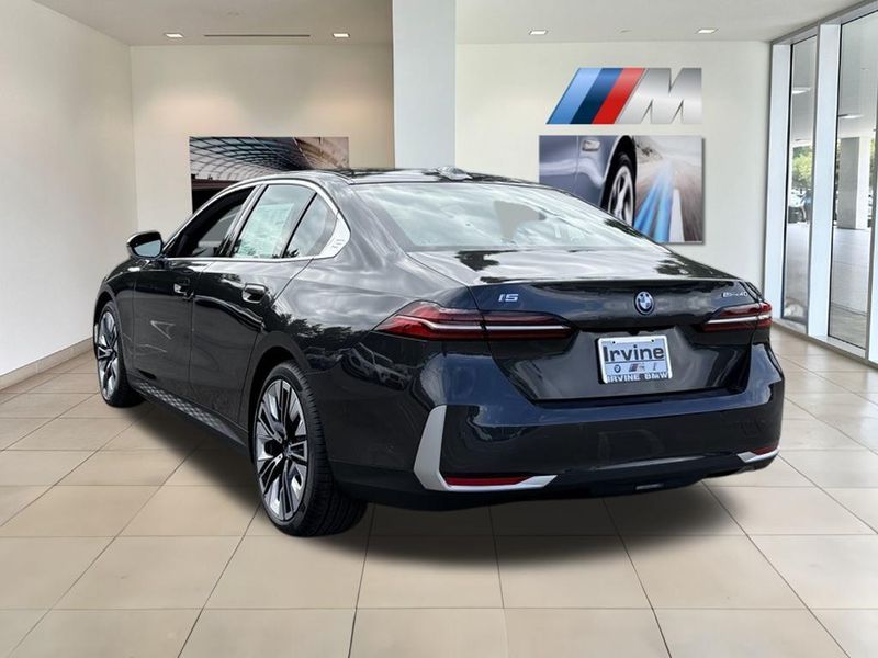 2025 BMW i5 eDrive40Image 8