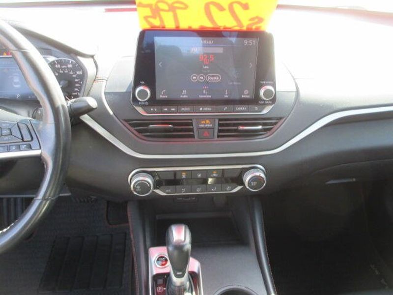 2022 Nissan Altima 2.5 SRImage 18