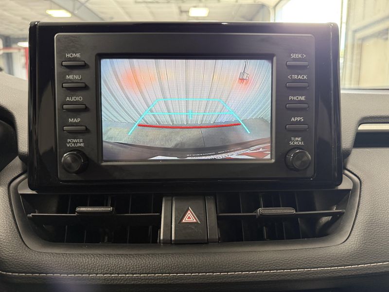 Used 2019 Toyota RAV4 LEImage 14