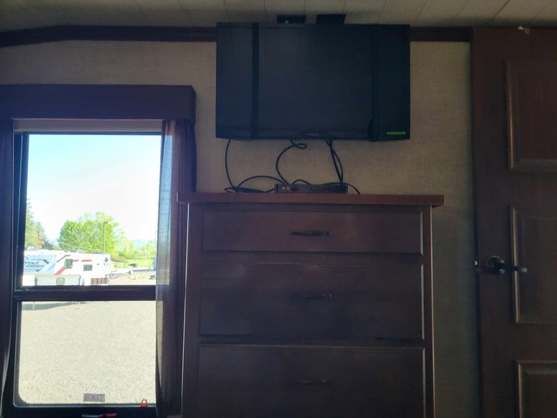 Used 2016 HEARTLAND BIG HORN 3010RE Image 23