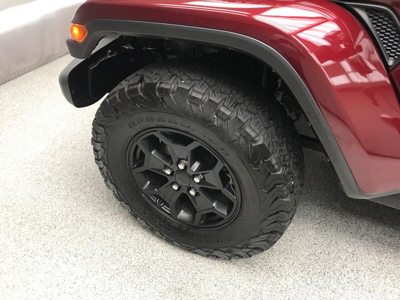2022 Jeep Gladiator Willys photo 2