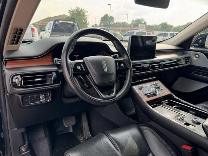 Used 2020 Lincoln Aviator ReserveImage 11