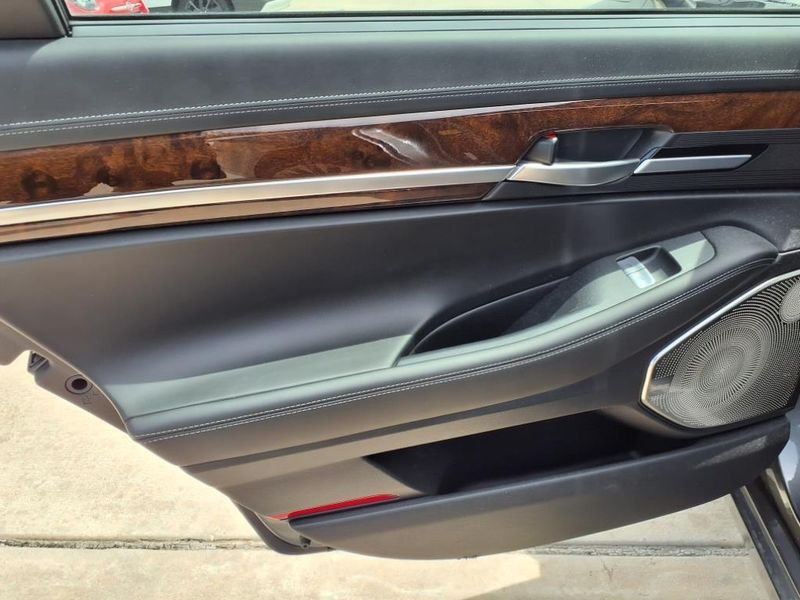 2017 Genesis G90 3.3T PremiumImage 25