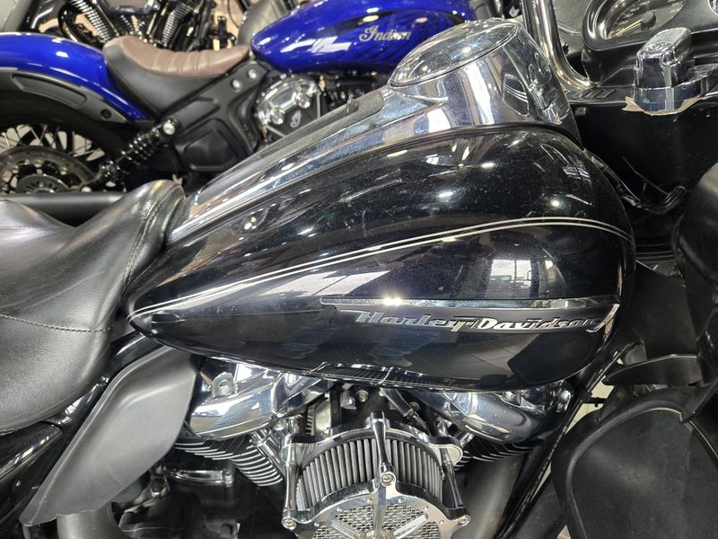 2017 Harley-Davidson ROAD GLIDE ULTRA LIMITED Image 14