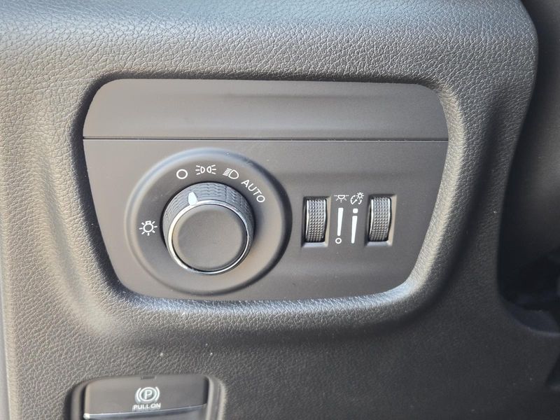 New 2026 Jeep Grand Cherokee Laredo X 4x2