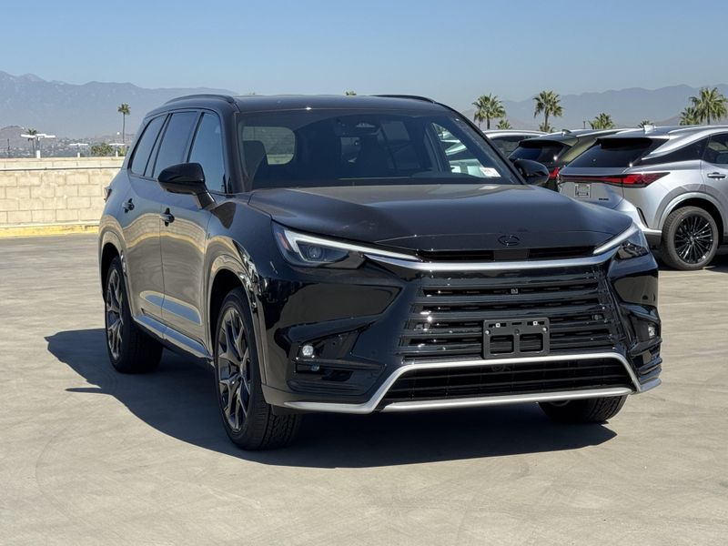 New 2026 Lexus TX 500h F SPORT Performance PremiumImage 2