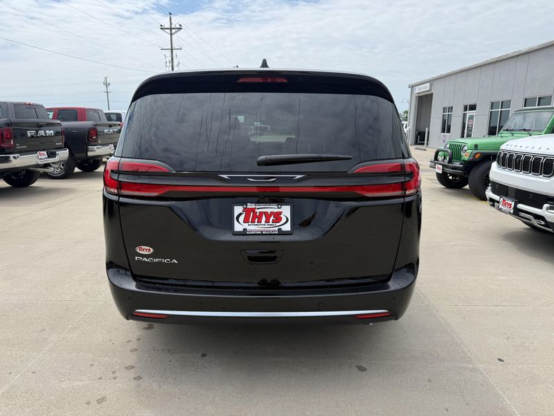 New 2027 Chrysler Pacifica SelectImage 34