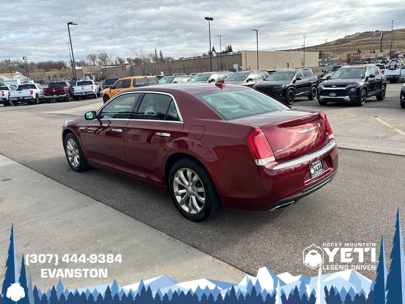 2019 Chrysler 300 Limited photo 2