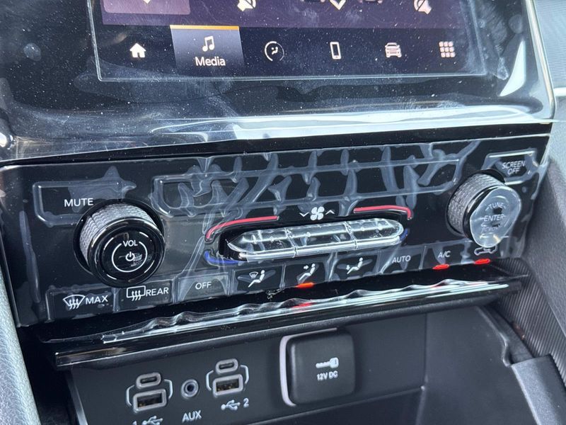 New 2026 Jeep Grand Cherokee Laredo 4x2
