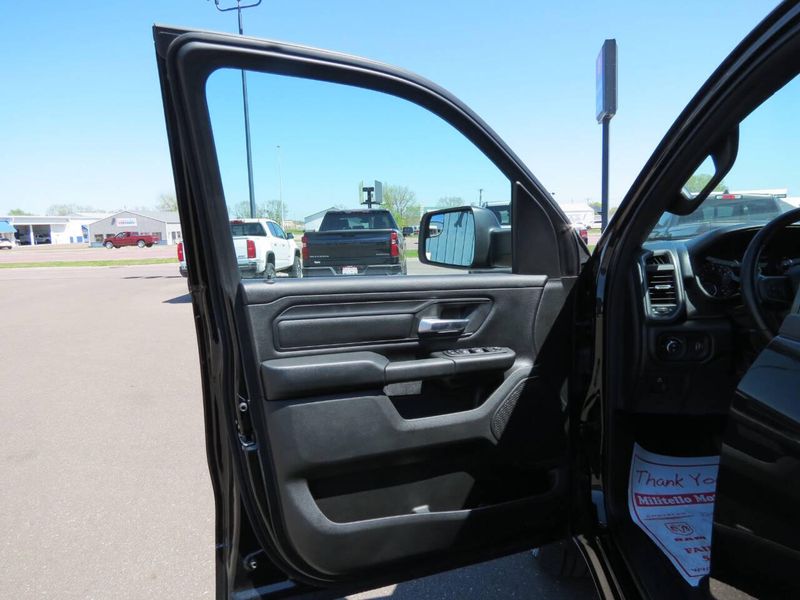2023 RAM 1500 Tradesman 4x4 4dr Crew Cab 5.6 ft. SB PickupImage 9