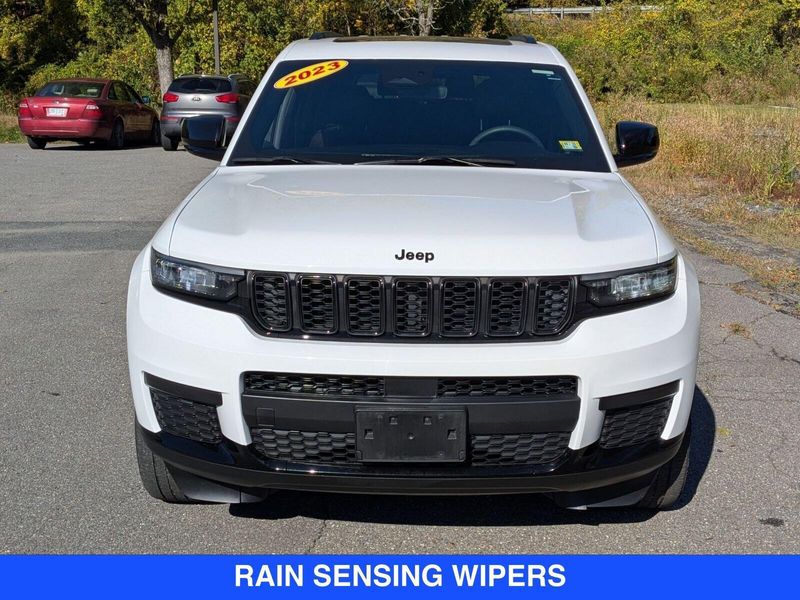 2023 Jeep Grand Cherokee Altitude photo 8