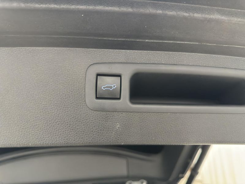2021 Toyota Highlander XSE photo 10