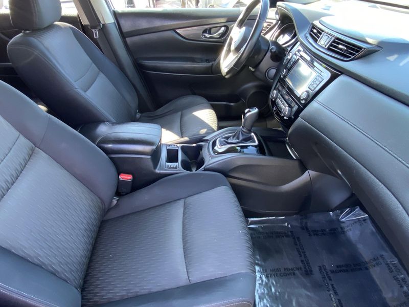 Used 2017 Nissan Rogue SVImage 10