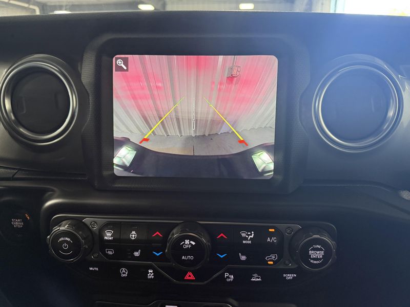 Used 2020 Jeep Gladiator OverlandImage 12