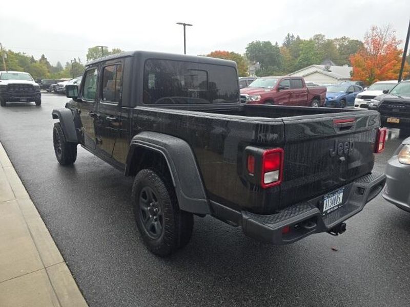 2020 Jeep Gladiator Sport photo 4