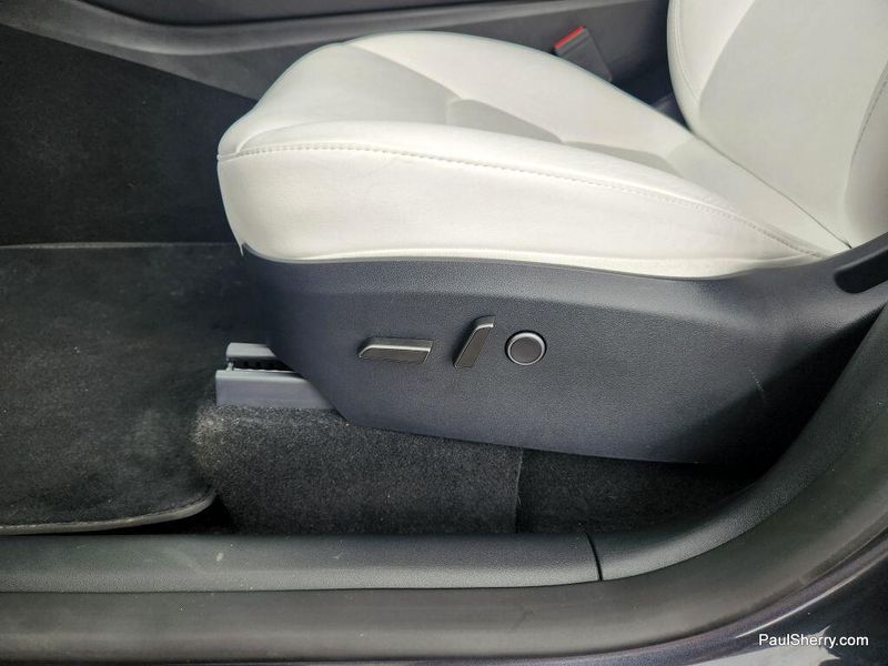2024 Tesla Model Y Long RangeImage 29