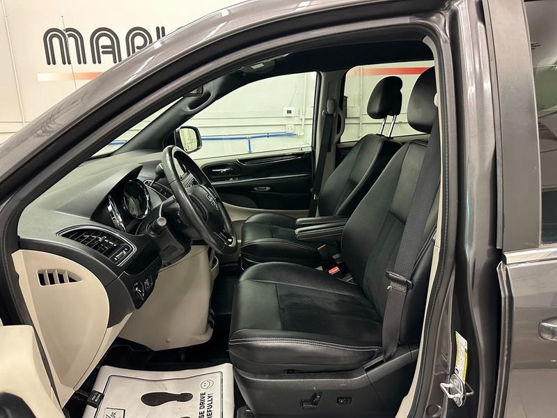 2018 Dodge Grand Caravan SXT MOBILITY VANImage 24