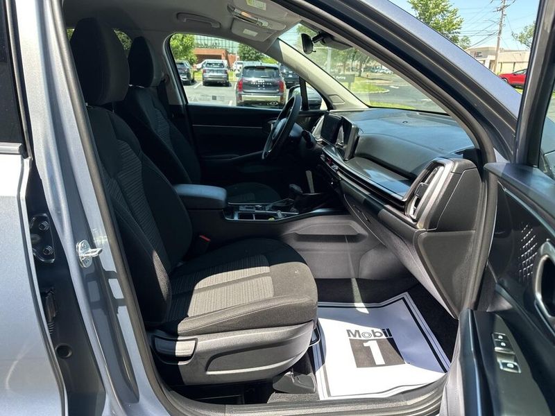 2025 Kia Sorento LXImage 16