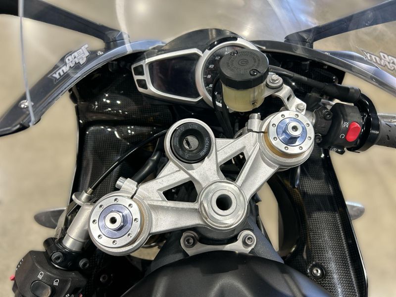 2017 Triumph DAYTONA 675 R Image 18