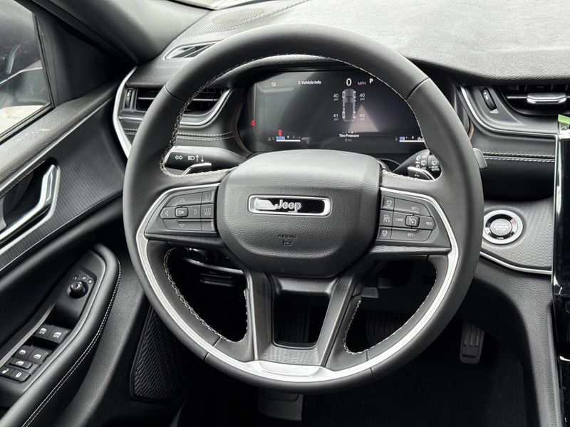New 2026 Jeep Grand Cherokee Laredo 4x2