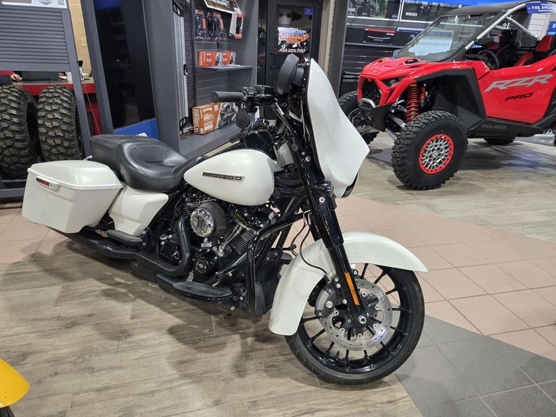 USED 2018 HARLEY STREET GLIDE SPECIAL Image 1