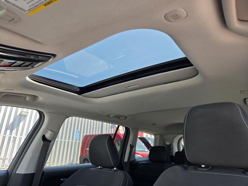 Used 2023 Jeep Grand Cherokee L Laredo 4x2
