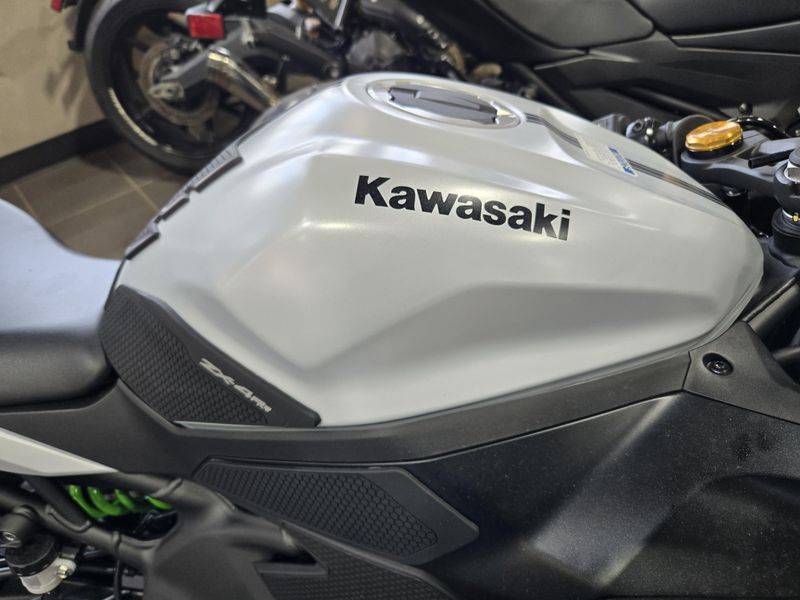 Used 2025 Kawasaki Ninja ZX4RR ABS Image 4