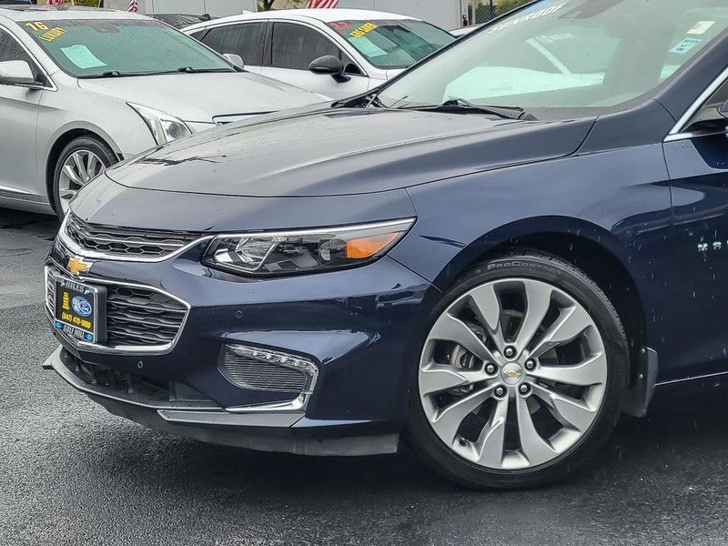 2018 Chevrolet Malibu Premier photo 2