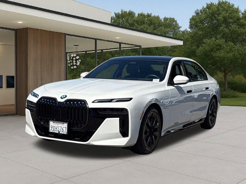 Used 2026 BMW 7 Series 750e xDriveImage 2
