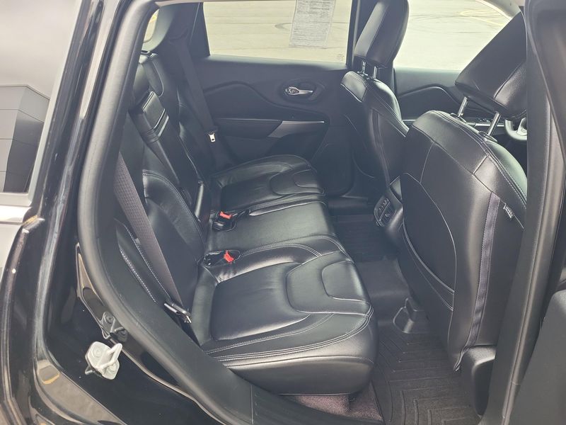 Used 2019 Jeep Cherokee LatitudeImage 16