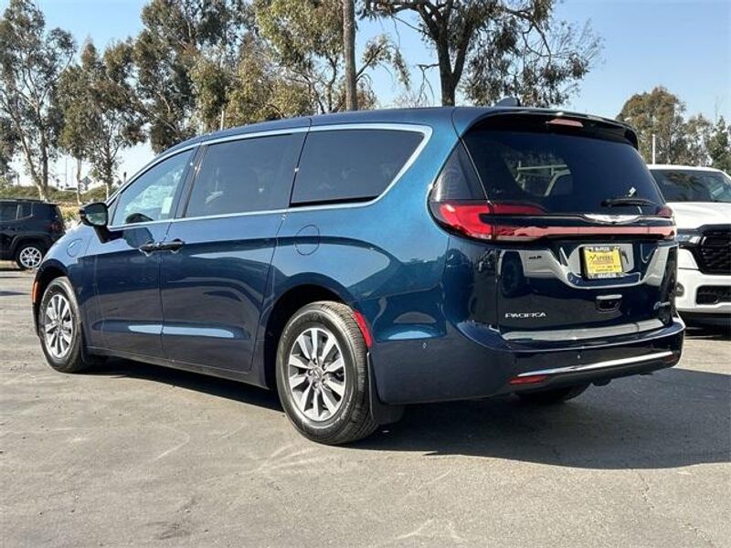 2025 Chrysler Pacifica Plug-in Hybrid SelectImage 11