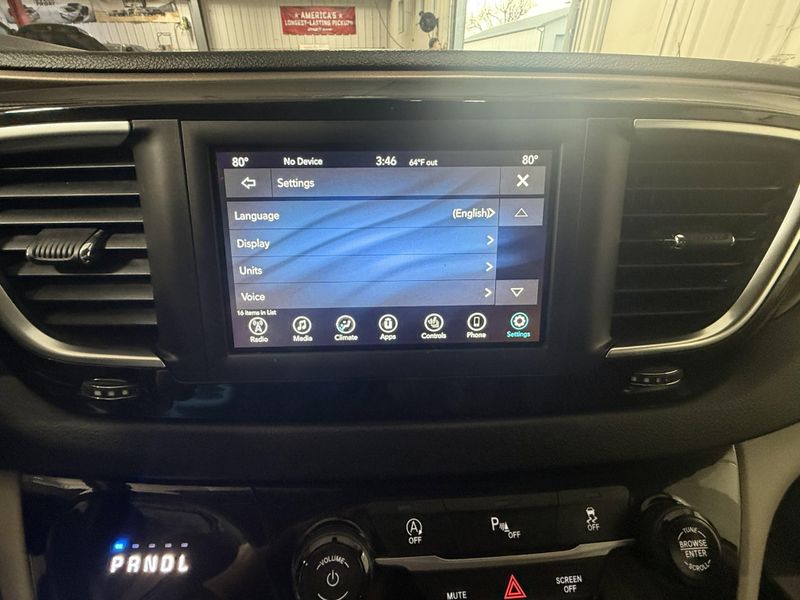 Used 2018 Chrysler Pacifica Touring LImage 33