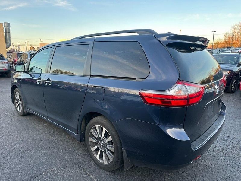 2019 Toyota Sienna XLE PremiumImage 16