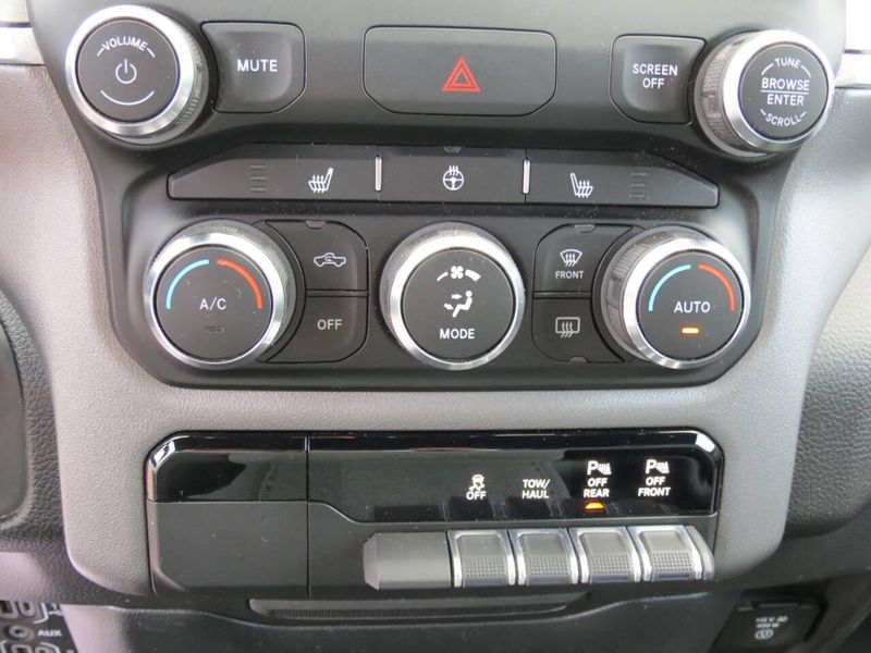 Used 2022 RAM 1500 Big Horn 4x4 4dr Crew Cab 6.4 ft. SB PickupImage 20