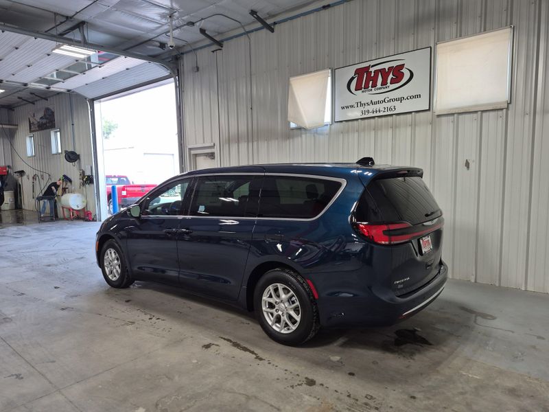 New 2025 Chrysler Pacifica SelectImage 18