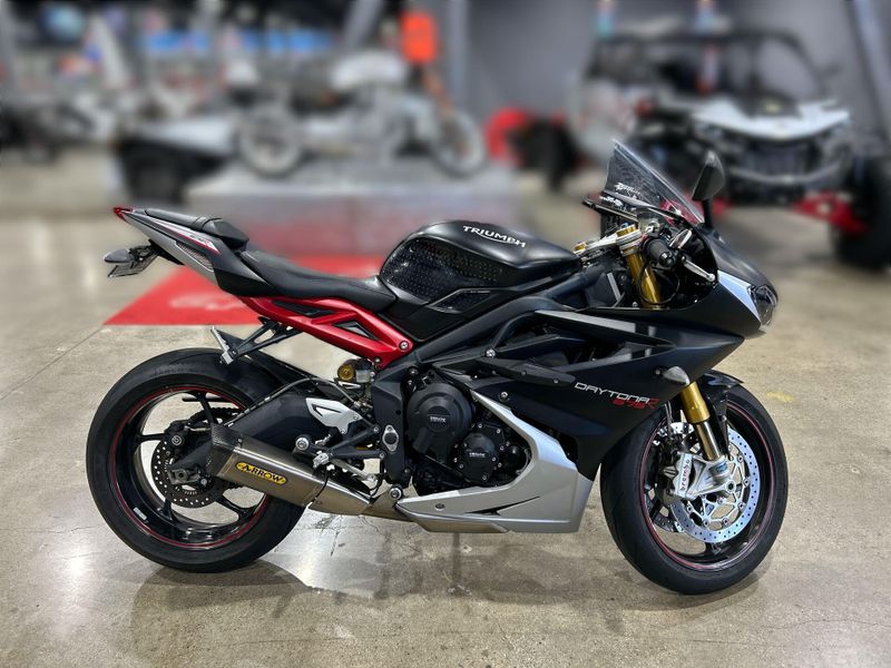 2017 Triumph DAYTONA 675 R Image 10
