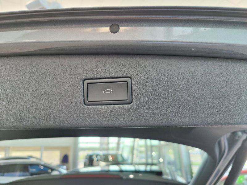 2024 Volkswagen Tiguan SE R-Line Black AWD w/SunroofImage 13